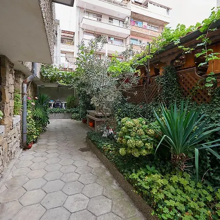 Dora Apartment *