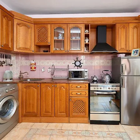 Dora Apartment *